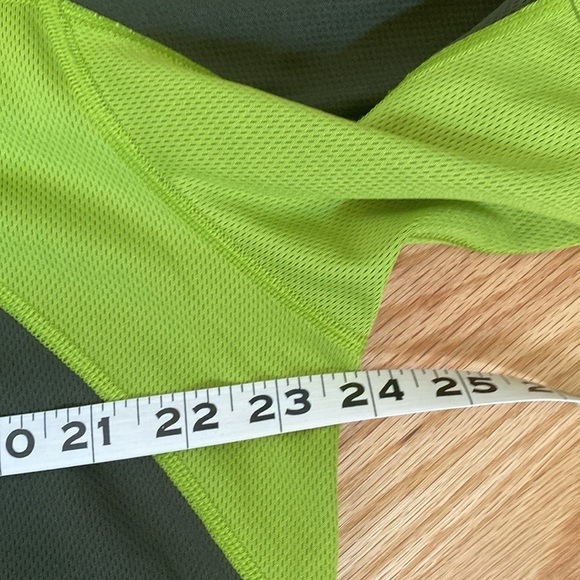 Patagonia Men’s short sleeve shirt green breathable lightweight Activewear XL - Picture 7 of 7